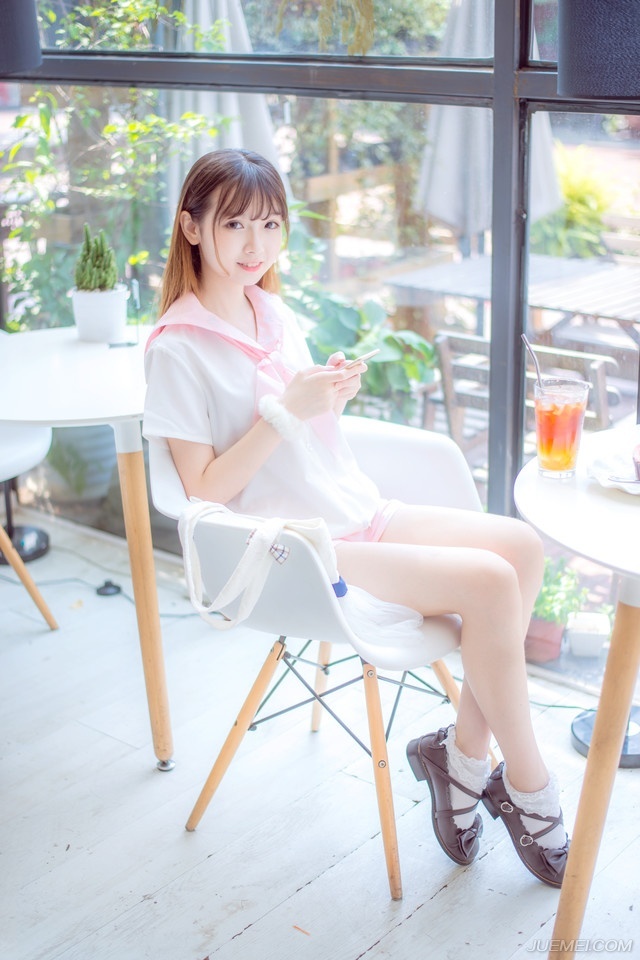 “错。”法正摇了摇头，有些怜悯的看向刘璋：“到现在还没明白吗？他只是一个诱因，若非军中将士早已对你不满，就算真有此事，又怎会十万大军皆叛？这一切，皆因你无能而起。”